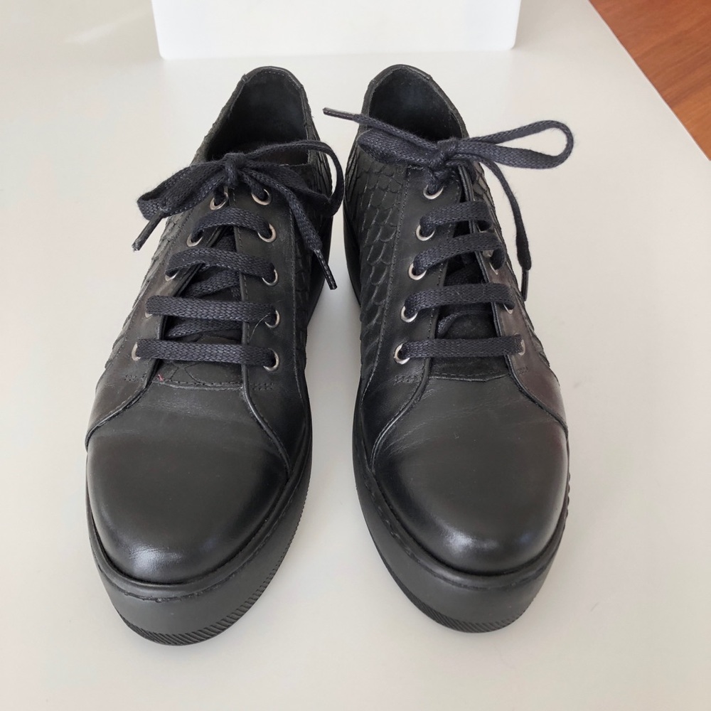 RETURN OK. NWOT Black Leather Comfy Shoes - Picture 3 of 8